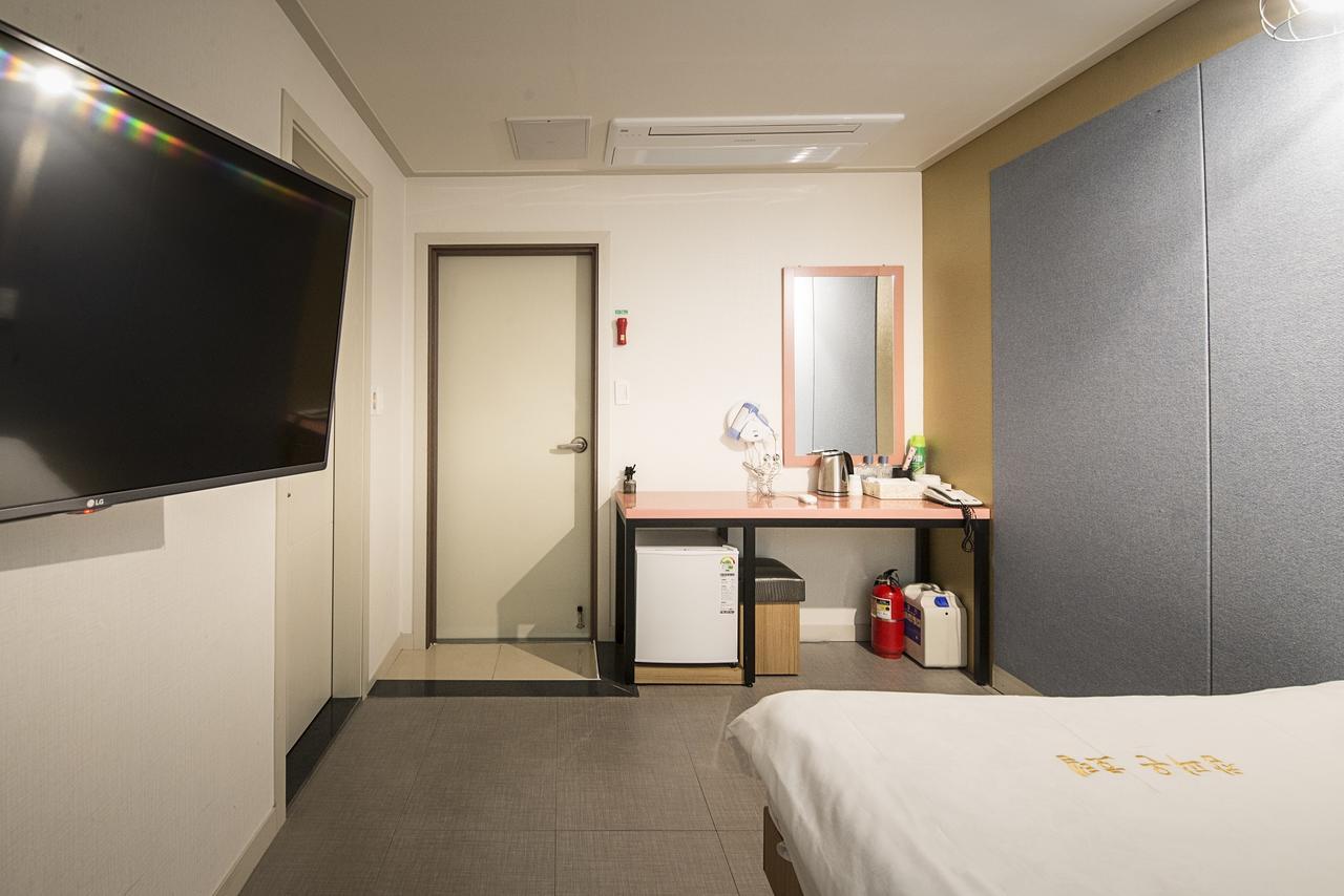Champion Hotel Jeju Exterior photo